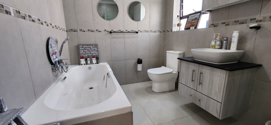 3 Bedroom Property for Sale in Dana Bay Western Cape